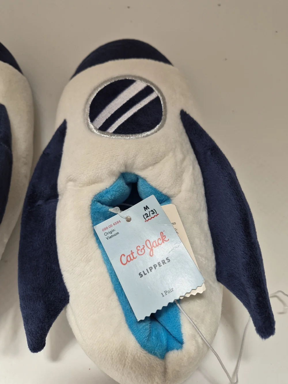 Cat & Jack Navy & Cream Plush Slippers Size M (2/3)